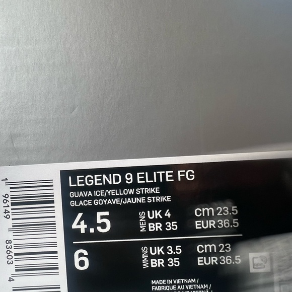 Soccer Cleats kids 4.5 fits ladies size 6 legend elite worn once - Picture 5 of 5